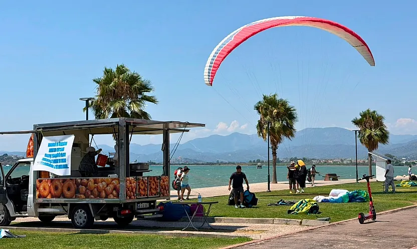Fethiye'de Babadağ'ın cesur kanatları, hayatını kaybeden pilotları ve şehitleri unutmadı