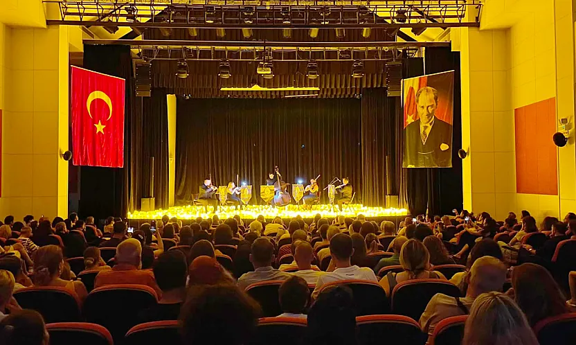 Fethiye'de binlerce mum ışığında unutulmaz klasik müzik gecesi