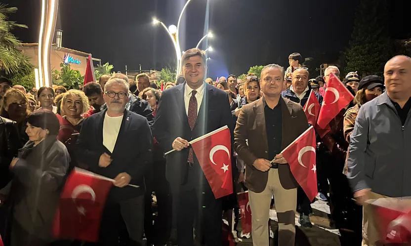 Fethiye'de binlerce yürek 'Cumhuriyet' için yürüdü