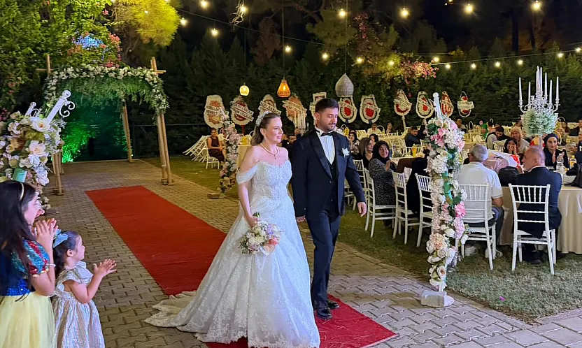 Fethiye'de Büşra ve Ceyhun çifti dünyaevine girdi