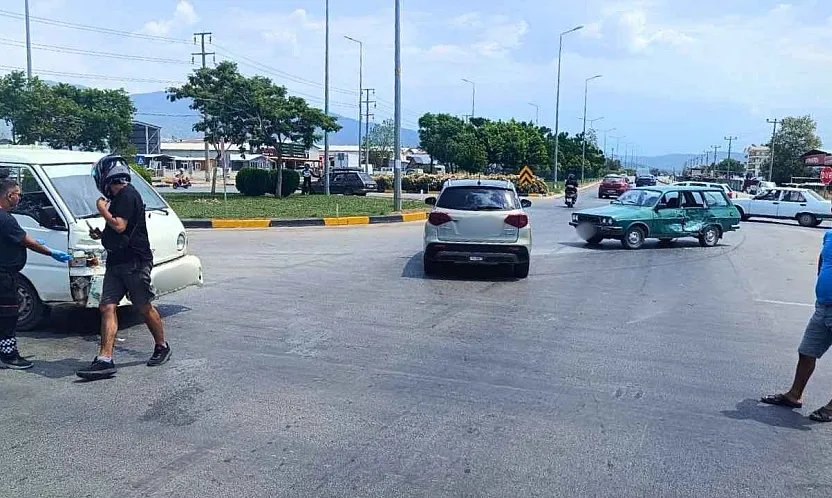 Fethiye'de Çamköy Kontrolsüz Kavşakta Trafik Kazası