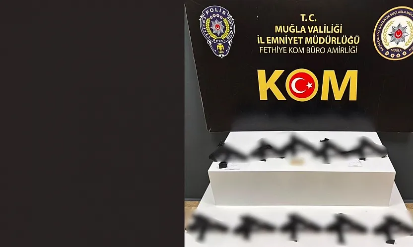 Fethiye'de Durdurulan Araçtan 10 Ruhsatsız Tabanca Çıktı