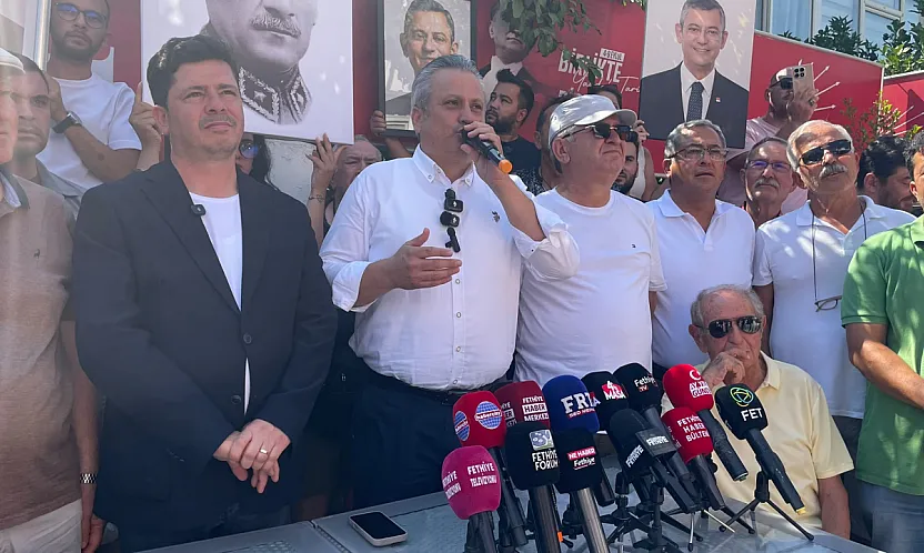 Fethiye'de duygusal veda: 'Bir gün geri dönmek üzere baba ocağımıza veda ediyoruz'