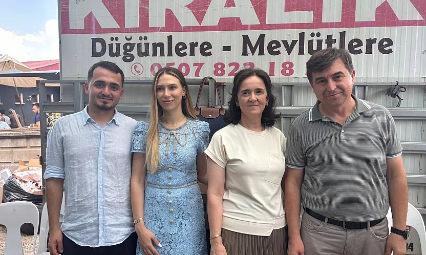 Fethiye'de Emine ve Buğra Çiftinin Düğün Yemeği Yoğun Katılımla Gerçekleşti