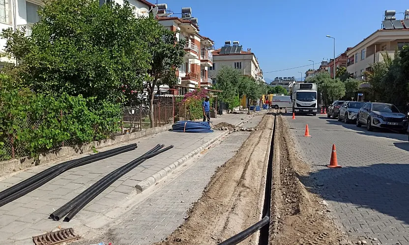 Fethiye'de fiber altyapı çalışması: Pürşah Bey Caddesi'nin bir bölümü trafiğe kapatıldı