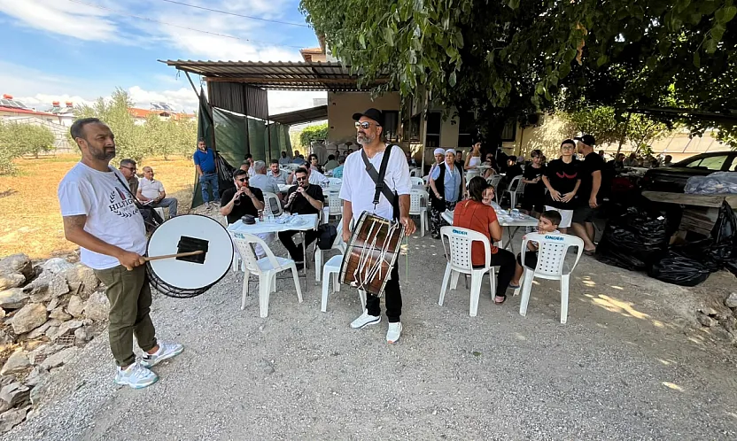 Fethiye'de genç çift için düğün yemeği düzenlendi
