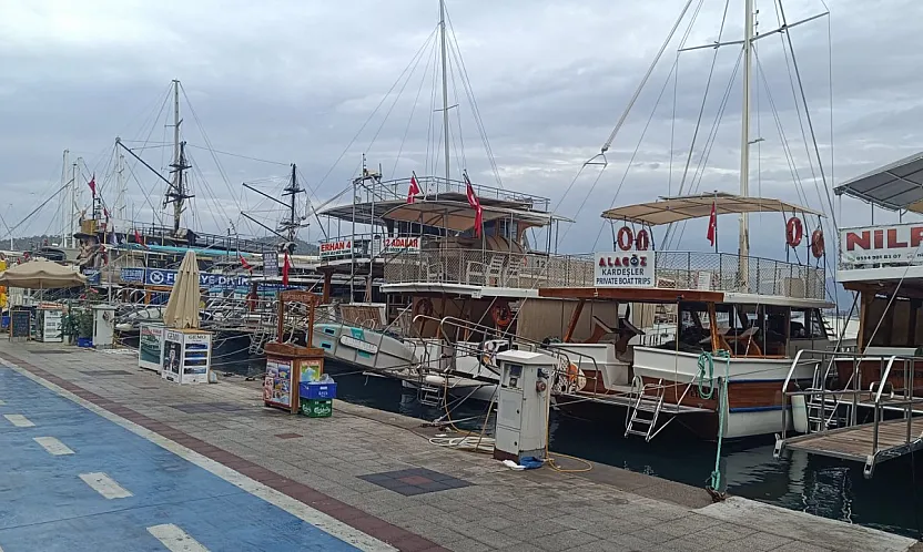 Fethiye'de gezi tekneleri olumsuz hava koşulları nedeniyle tura çıkmadı