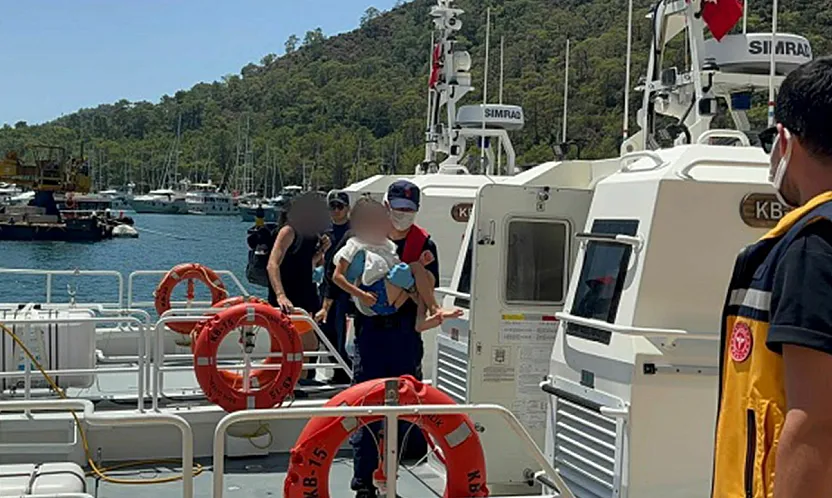 Fethiye'de gezi teknesinde rahatsızlanan çocuk için tıbbi tahliye gerçekleştirildi