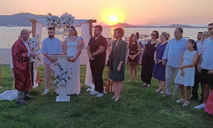 Fethiye'de gün batımında romantik nikah: Cansel ve Dilaver'den unutulmaz tercih