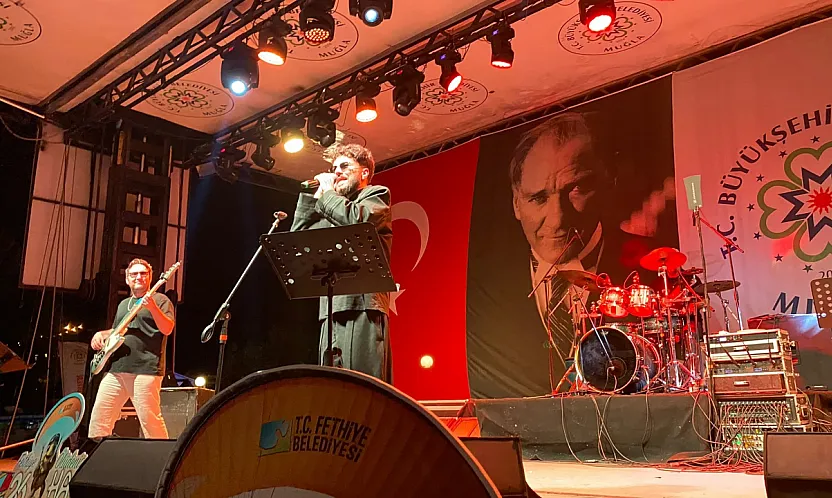 Fethiye'de gündüz gökyüzü, gece müzik şöleni
