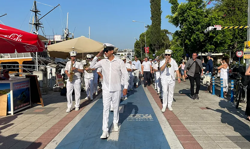Fethiye'de Kabotaj Bayramı Coşkusu: Bando Eşliğinde Kortej Yürüyüşü