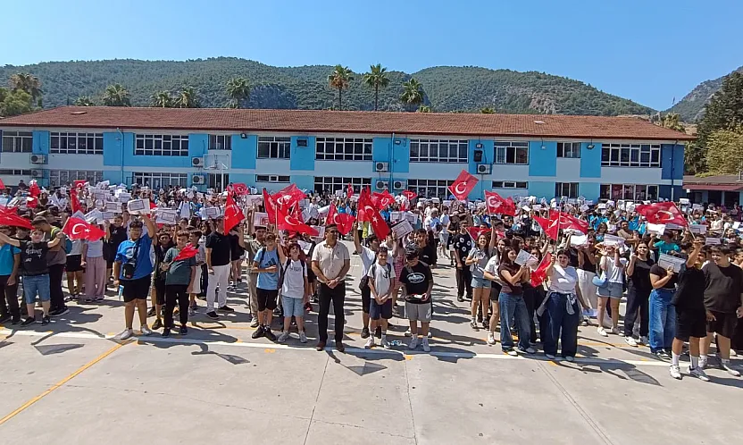 Fethiye'de 'Karne Heyecanı': 31 Bin 952 öğrenci yaz tatiline coşkuyla 'Merhaba' dedi