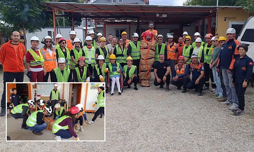 Fethiye'de MAG gönüllüleri enkazdan yaralı kurtarma eğitimi aldı