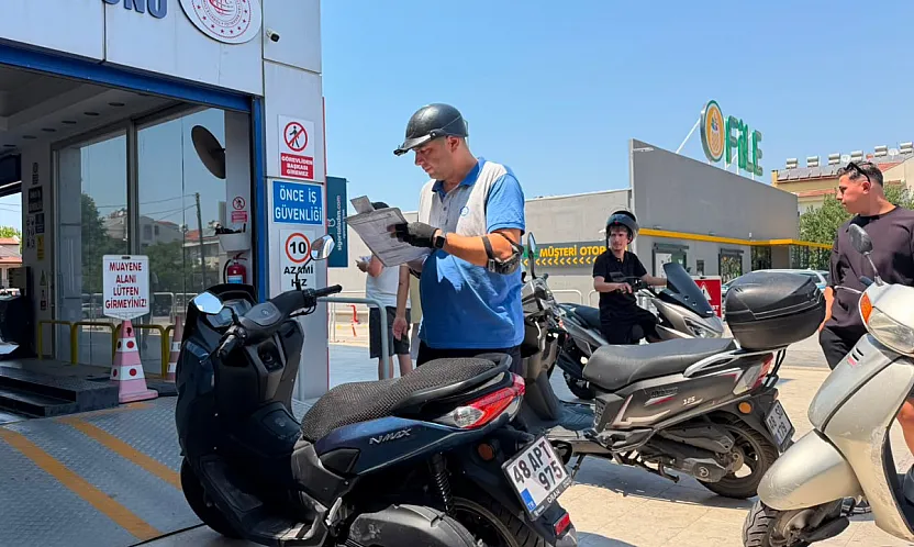 Fethiye'de muayene zamanı gelen motosikletler TÜVTÜRK yolunda