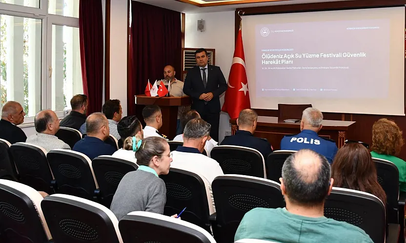 Fethiye'de Ölüdeniz Açık Su Yüzme Yarışı öncesi güvenlik toplantısı