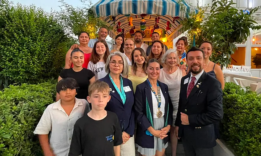 Fethiye'de Ölüdeniz Rotary Kulübü'nde bayrak değişimi: 'İyilik İçin Birleş'ten 'Kalıcı Etki Yarat'a