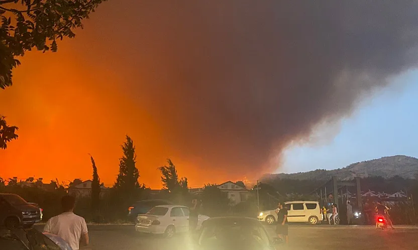 Fethiye'de orman yangını huzurevine sıçradı