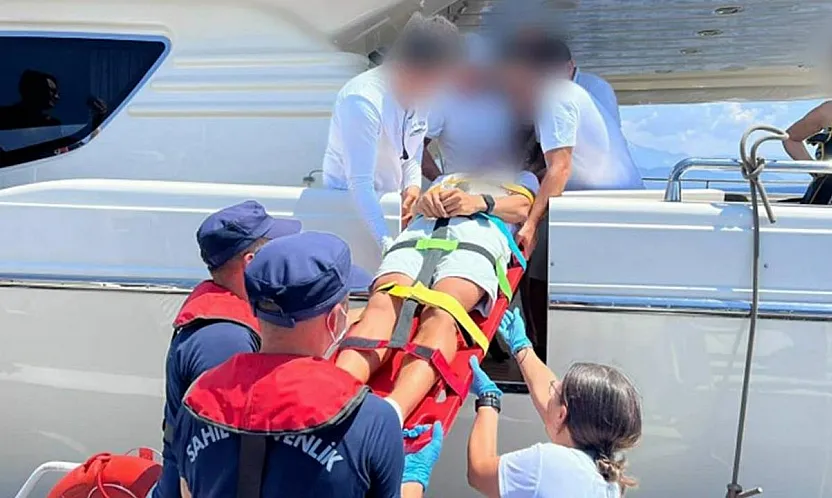 Fethiye'de özel teknede yaralanan vatandaşa tıbbi tahliye