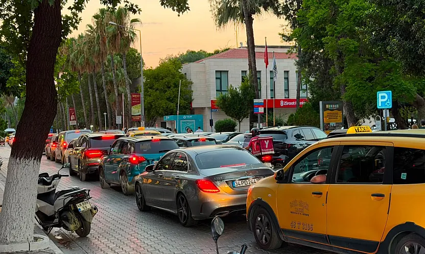 Fethiye'de sabah trafik, akşam trafik: Yoğunluk gün boyu sürüyor