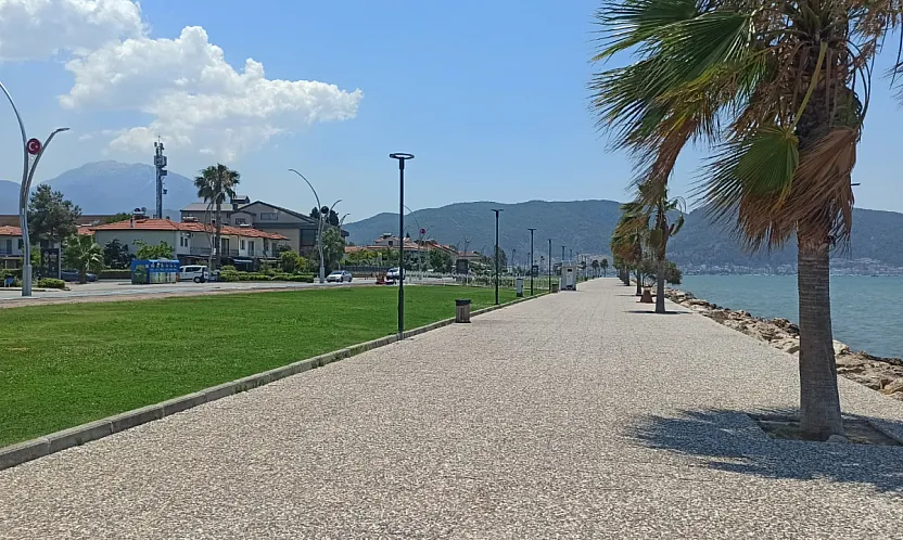 Fethiye'de sıcak hava 3. Etap Sahil Bandı'nı boş bıraktı