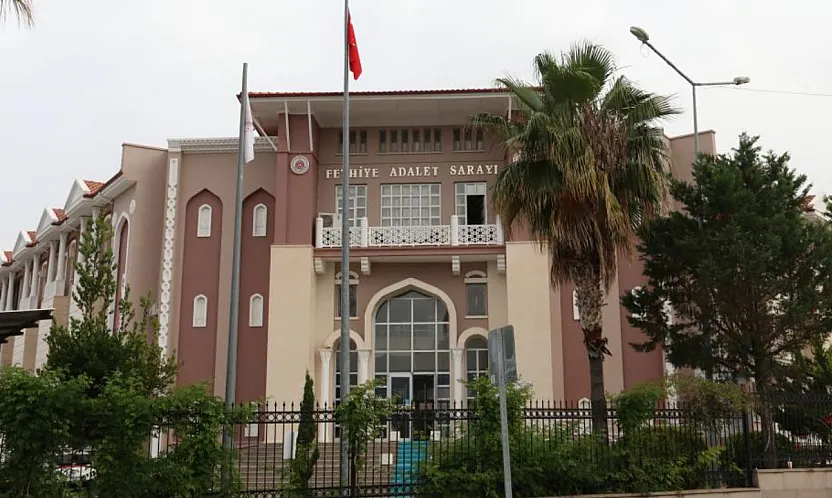 Fethiye'de  silahla 3 kişiyi öldüren, 2 kişiyi yaralayan sanık yeniden yargılanıyor