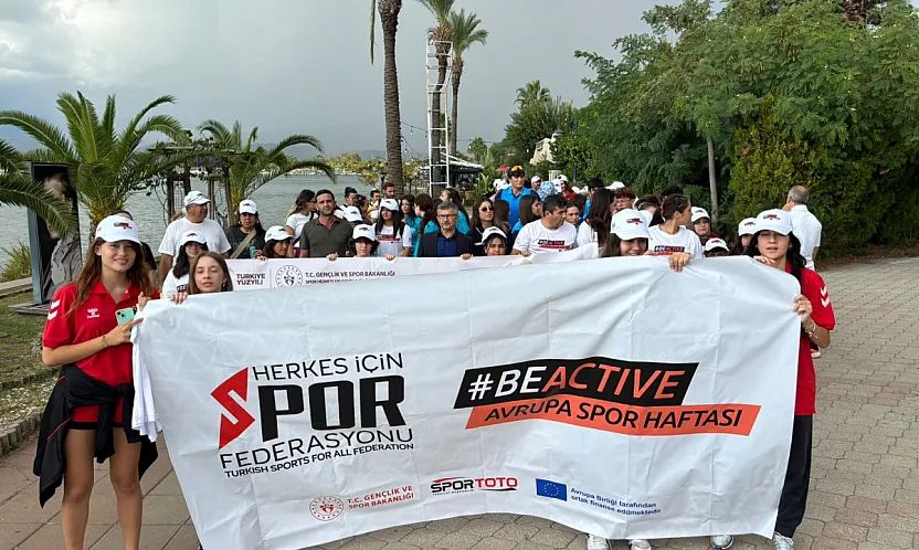 Fethiye'de spor ve hareket için hep birlikte yürüdüler