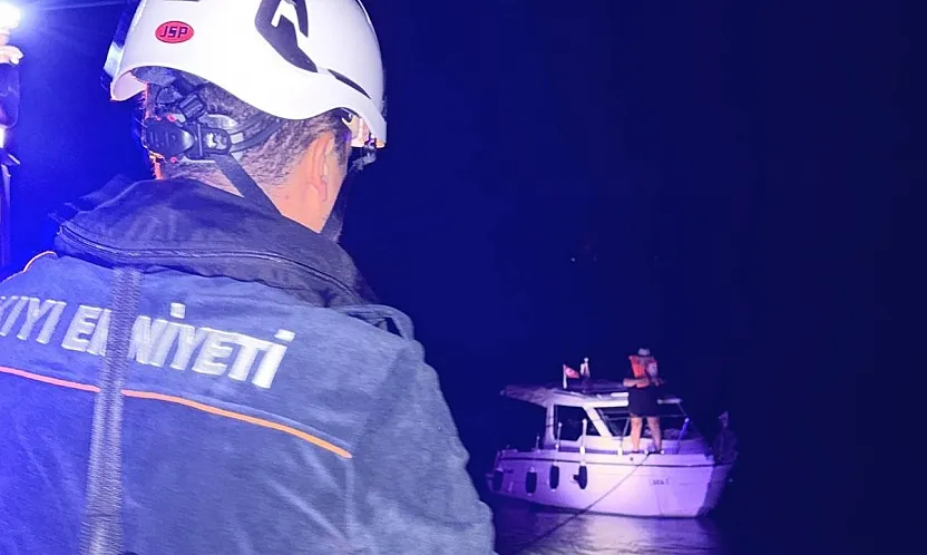 Fethiye'de sürüklenen teknedeki 2 kişi kurtarıldı