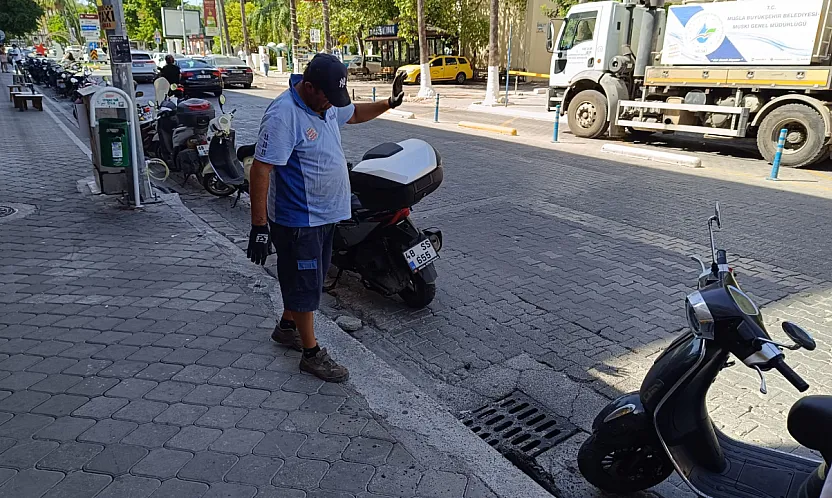 Fethiye'de tıkanan kanal MUSKİ ekiplerinin müdahalesiyle açıldı