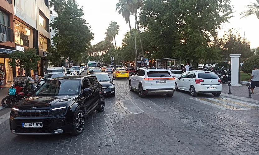 Fethiye'de Trafik Kilitlendi: Vatandaşlardan Çözüm Çağrısı