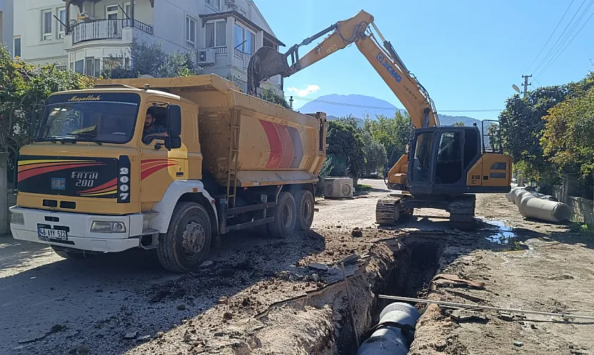 Fethiye'de yağmur suyu drenaj çalışmaları sürüyor