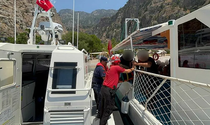 Fethiye'de Yaralanan Yamaç Paraşütü Pilotu Kelebekler Vadisi'nden Kurtarıldı