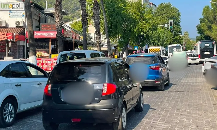 Fethiye'de yaz sezonu trafiği sabah ve akşam zirve yapıyor