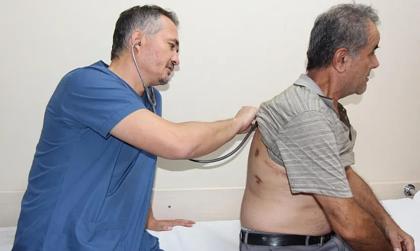 Fethiye'den Denizli'ye giden hastanın akciğerinden 20 santimetrelik dev bül çıkarıldı