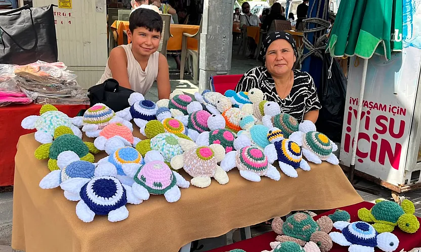 Fethiye'den turistlere el emeği hatıra: Örgü caretta carettalar