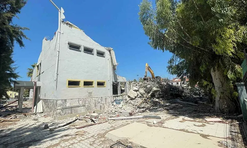 Fethiye Gazi Ortaokulu'nda Kontrollü Yıkım Başladı