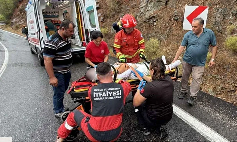 Fethiye Göcek'te trafik kazası: 1 kişi araçta mahsur kaldı