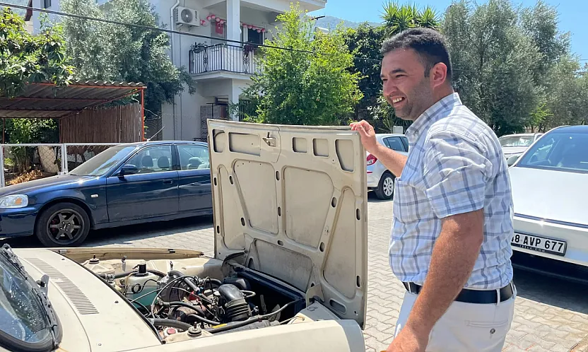 Fethiye Kesikkapı Mahallesi'nde park halindeki araç alev aldı