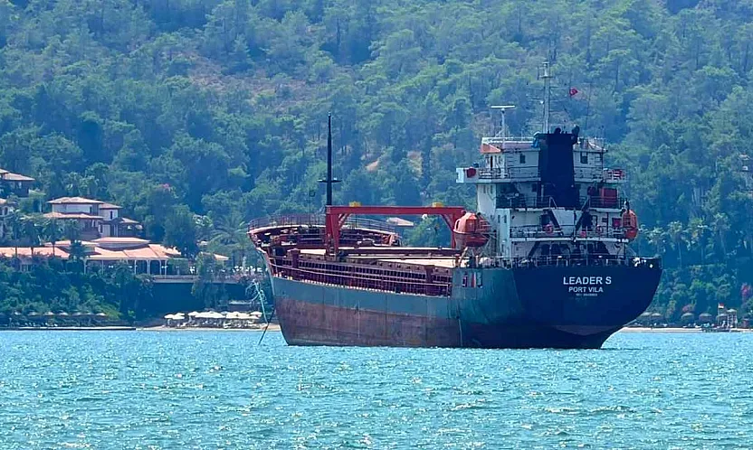 Fethiye Körfezi'nde Dev Yük Gemisi Dikkat Çekti