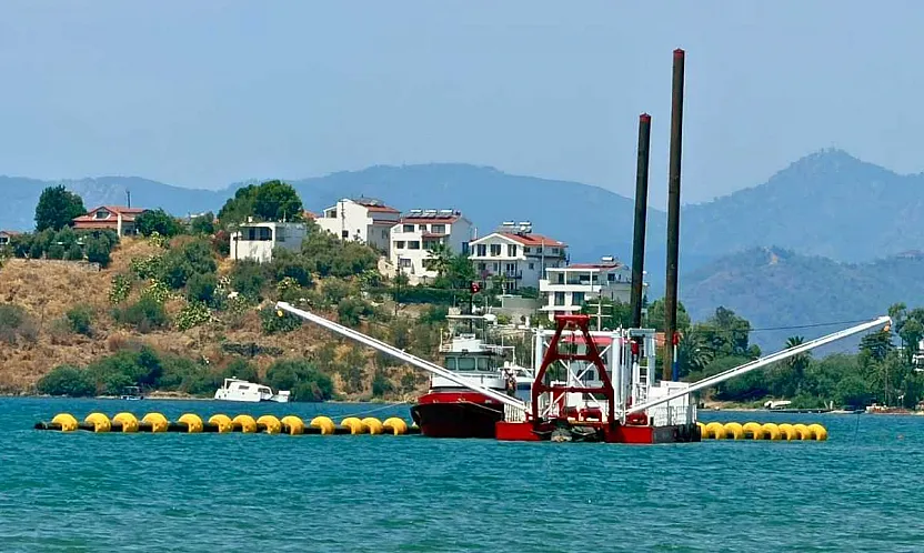 Fethiye Körfezi'nde dip çamuru temizliği için ilk adım atıldı