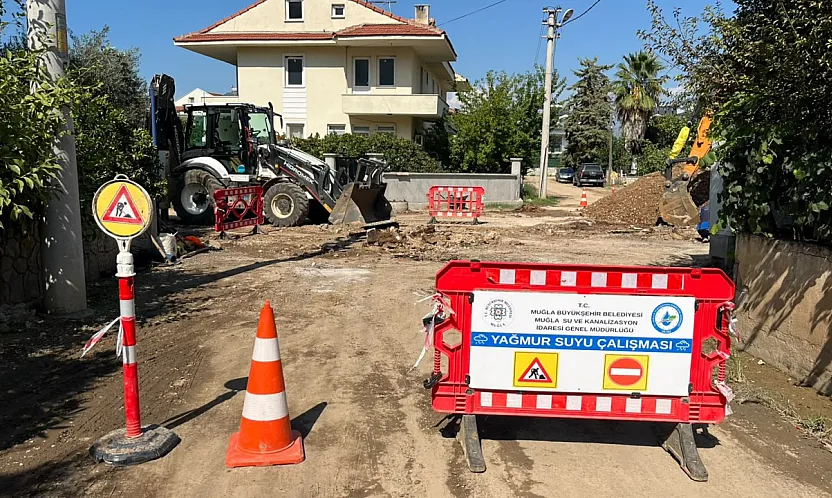 Fethiye Menteşeoğlu'nda drenaj çalışmaları devam ediyor