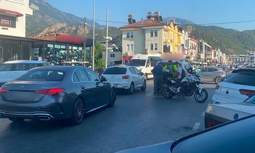 Fethiye Ölüdeniz Yolu'nda Maddi Hasarlı Motosiklet Kazası