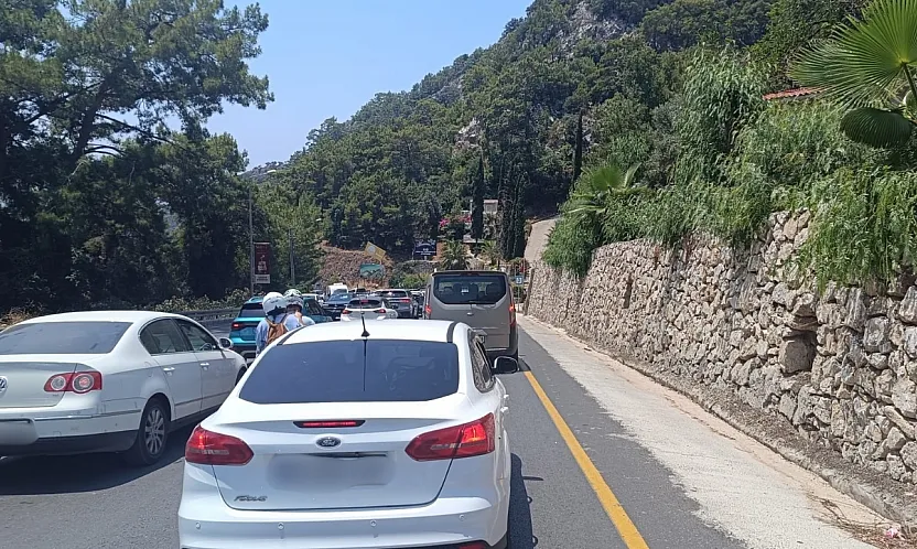 Fethiye-Ölüdeniz yolunda haftanın ilk gününde yoğun trafik