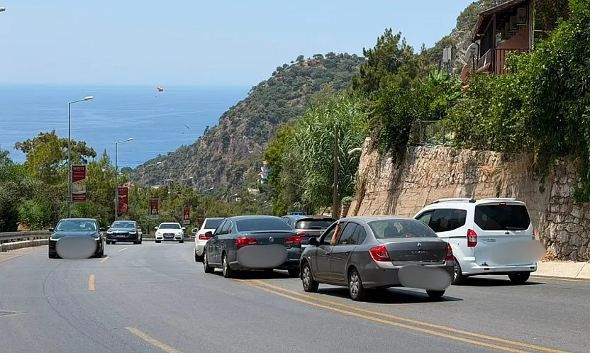 Fethiye-Ölüdeniz yolunda trafik çilesi: Kilometrelerce araç kuyruğu oluştu