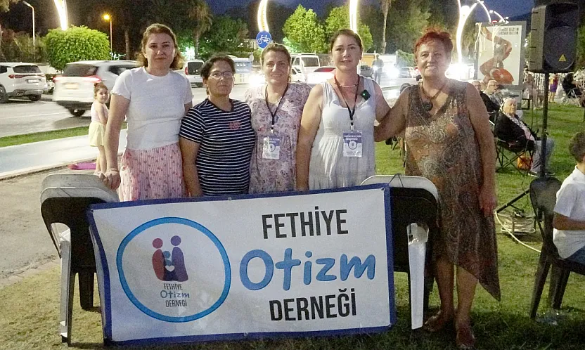Fethiye Otizm Derneği'nden anlamlı buluşma: Üyeler ve aileler sahilde bir araya geldi