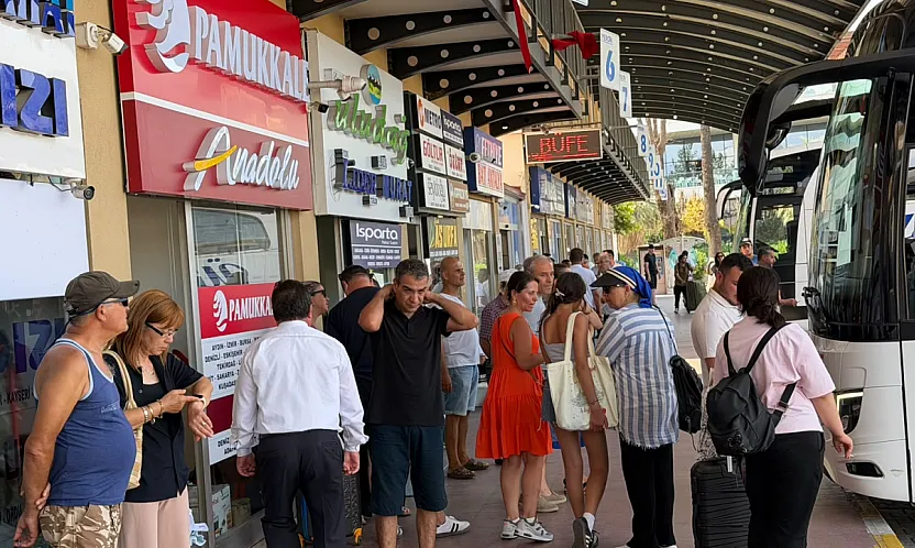 Fethiye Otogarı'nda yerli ve yabancı turist yoğunluğu