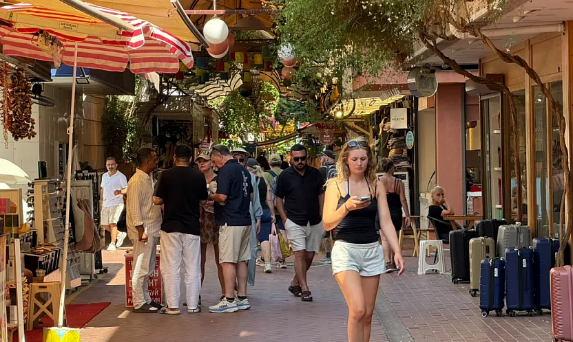 Fethiye Paspatur Çarşısı'nda Pazar Hareketliliği