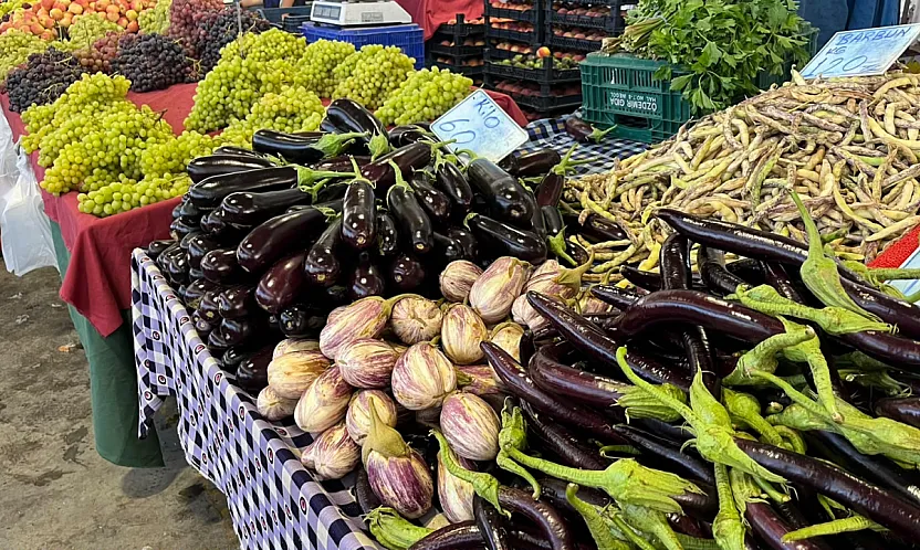 Fethiye Patlangıç Pazarı'nda hafta sonu hareketliliği: İşte meyve sebze fiyatları