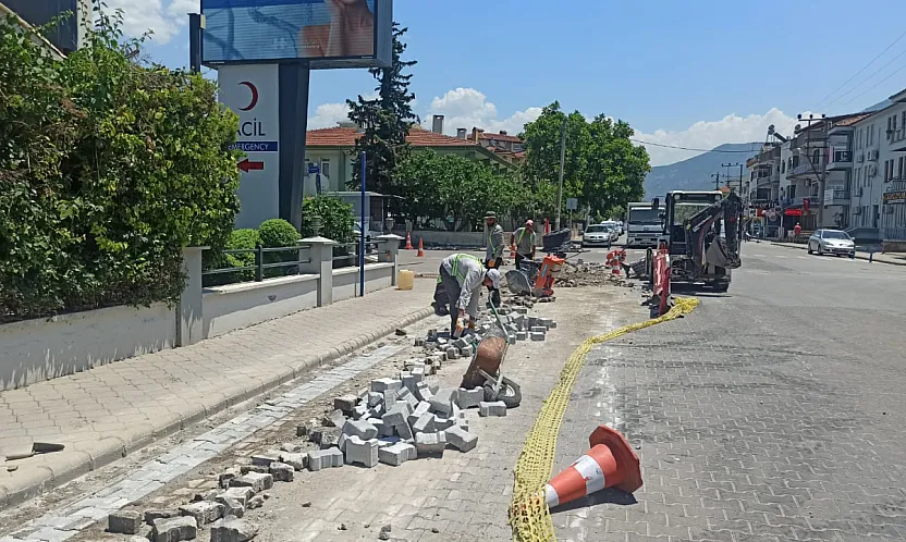 Fethiye Sadi Pekin Caddesi'nde fiber altyapı çalışması başladı
