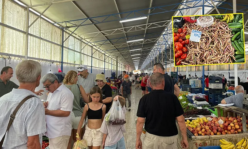 Fethiye Salı Pazarı'nda yazın etkisi: Tezgahlarda sebze ve meyve çeşidi yoğunluğu
