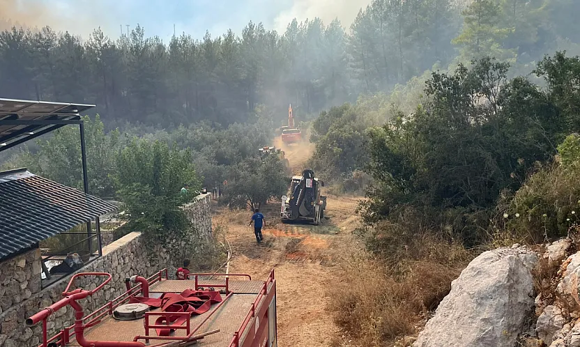 Fethiye Yeşilüzümlü'de evler tahliye ediliyor, koruma hatları oluşturuluyor